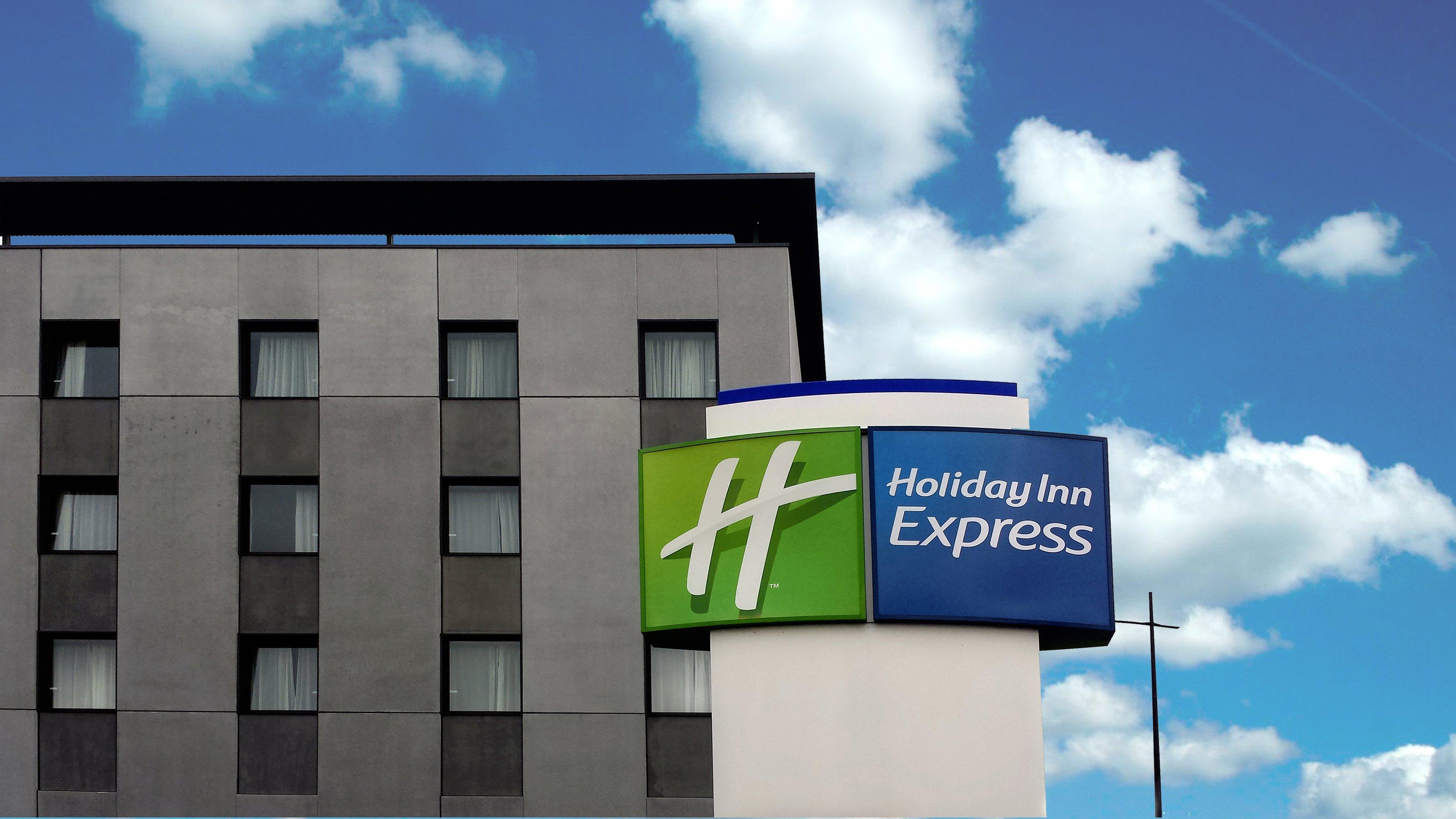 Holiday Inn Express Bilbao Airport, An Ihg Hotel Derio Exterior photo